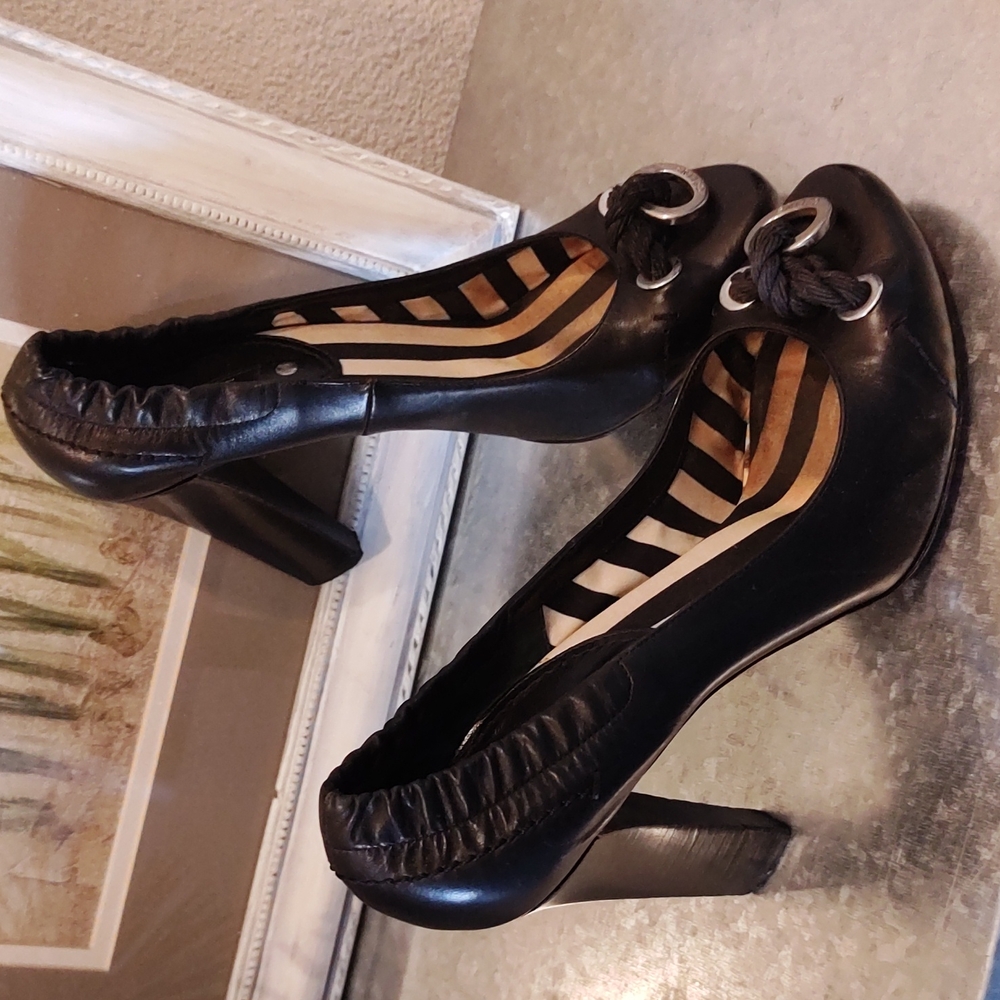 Celine heels sz 38 excellent condition.beautiful.